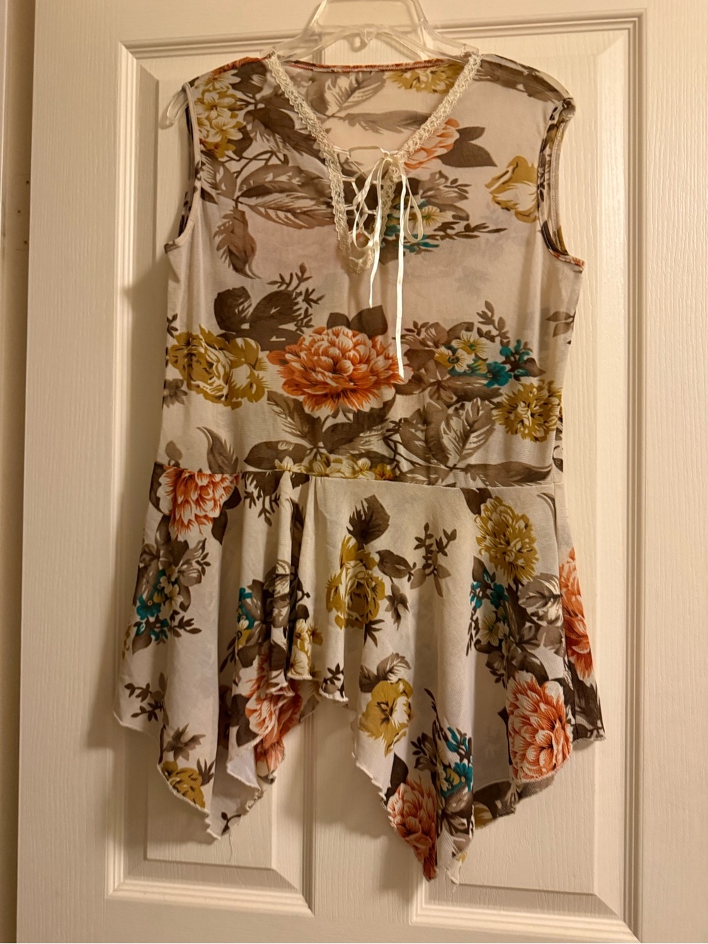 Floral Handkerchief-Hem Sleeveless Top - Cream Floral